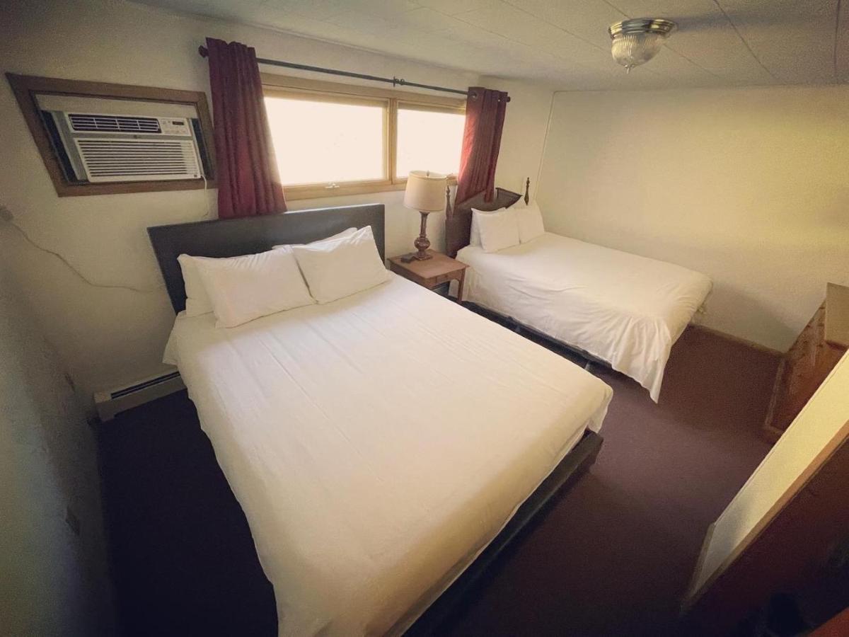 Berkshire Valley Inn North Hancock Ngoại thất bức ảnh