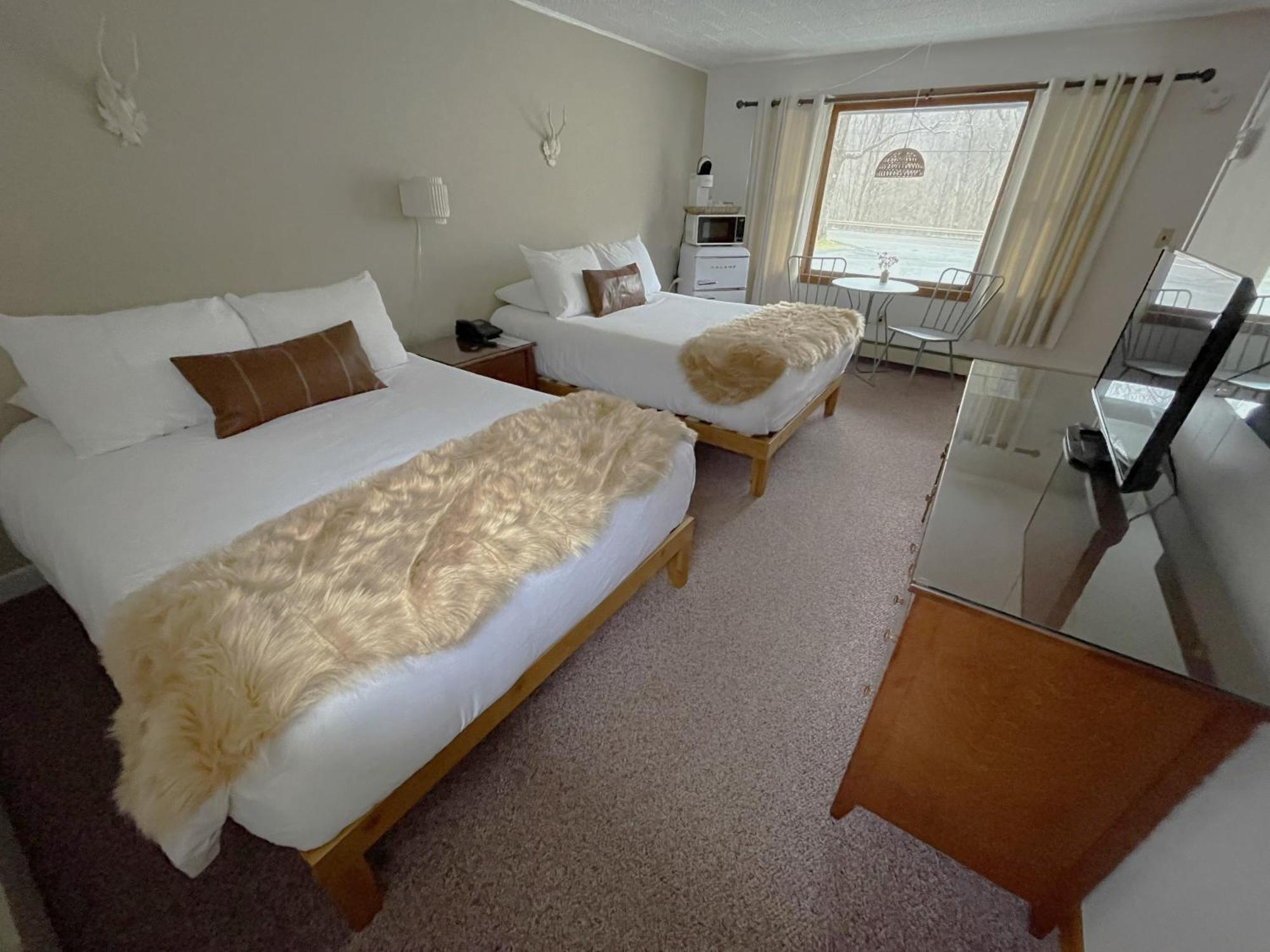 Berkshire Valley Inn North Hancock Ngoại thất bức ảnh